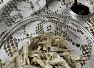 Begini Caranya Goreng Ikan Bilis Kekal Rangup & Garing Guna Cuka & Asam Keping!