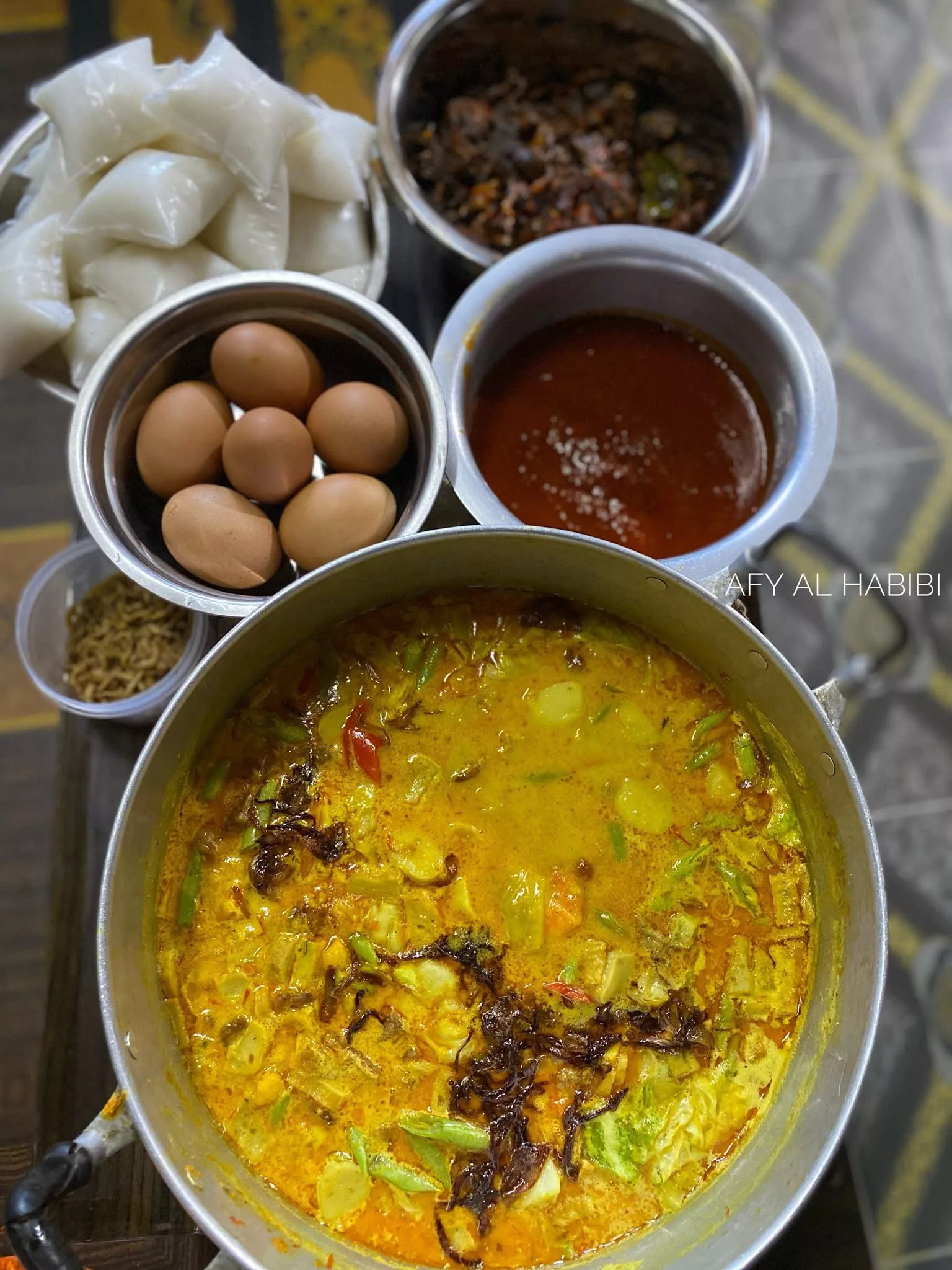 Resipi Lontong Betawi, Kuah Lodeh Rasa Lebih Lemak Berempah Luar Biasa Sedap!