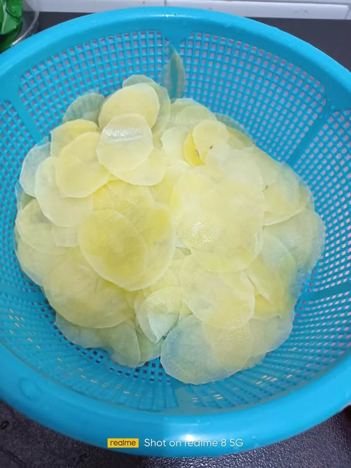 Cara Buat Kerepek Kentang Homemade, Rangup & Nipis, Goreng Cantik Tak Hangit! 13 Cara Buat Kerepek Kentang Homemade, Rangup & Nipis, Goreng Cantik Tak Hangit!