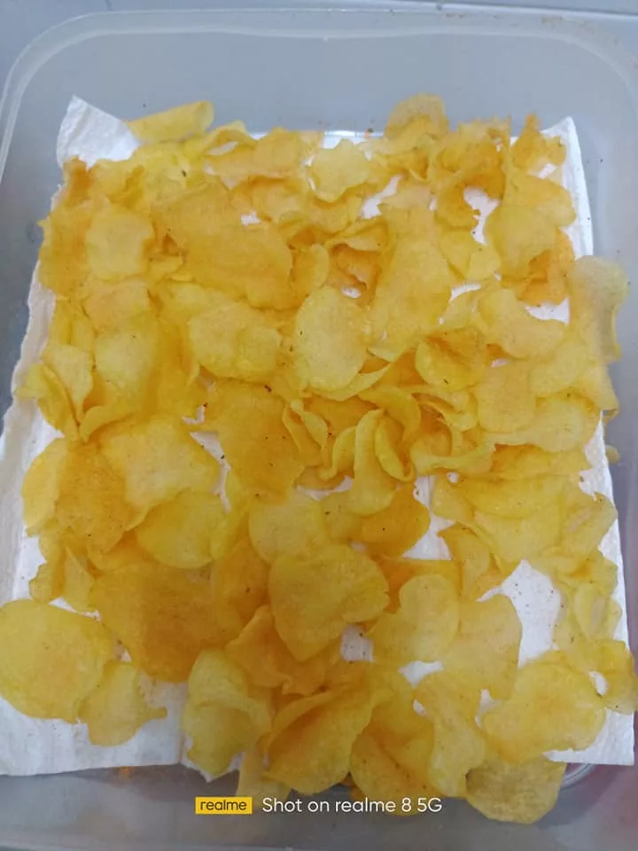 Cara Buat Kerepek Kentang Homemade, Rangup & Nipis, Goreng Cantik Tak Hangit! 15 Cara Buat Kerepek Kentang Homemade, Rangup & Nipis, Goreng Cantik Tak Hangit!