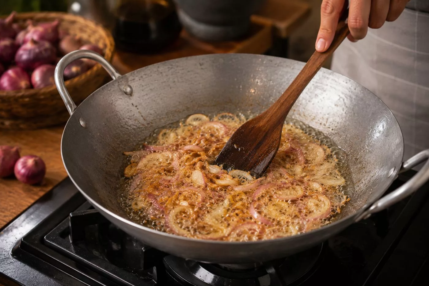 Bawang Goreng Rangup: 9 Cara Betul Elak Cepat Hangit & Pahit