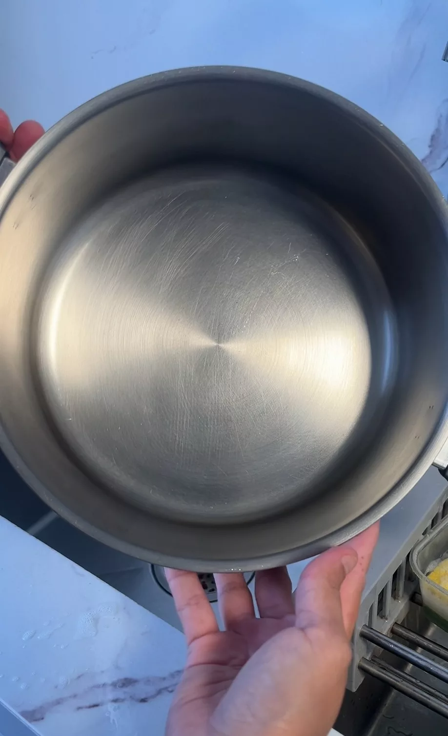 Periuk Stainless Steel Kusam Kembali Berkilat, Hilangkan Kesan Tompokan Air Dengan Cuka! 6 Periuk Stainless Steel Kusam Kembali Berkilat, Hilangkan Kesan Tompokan Air Dengan Cuka!