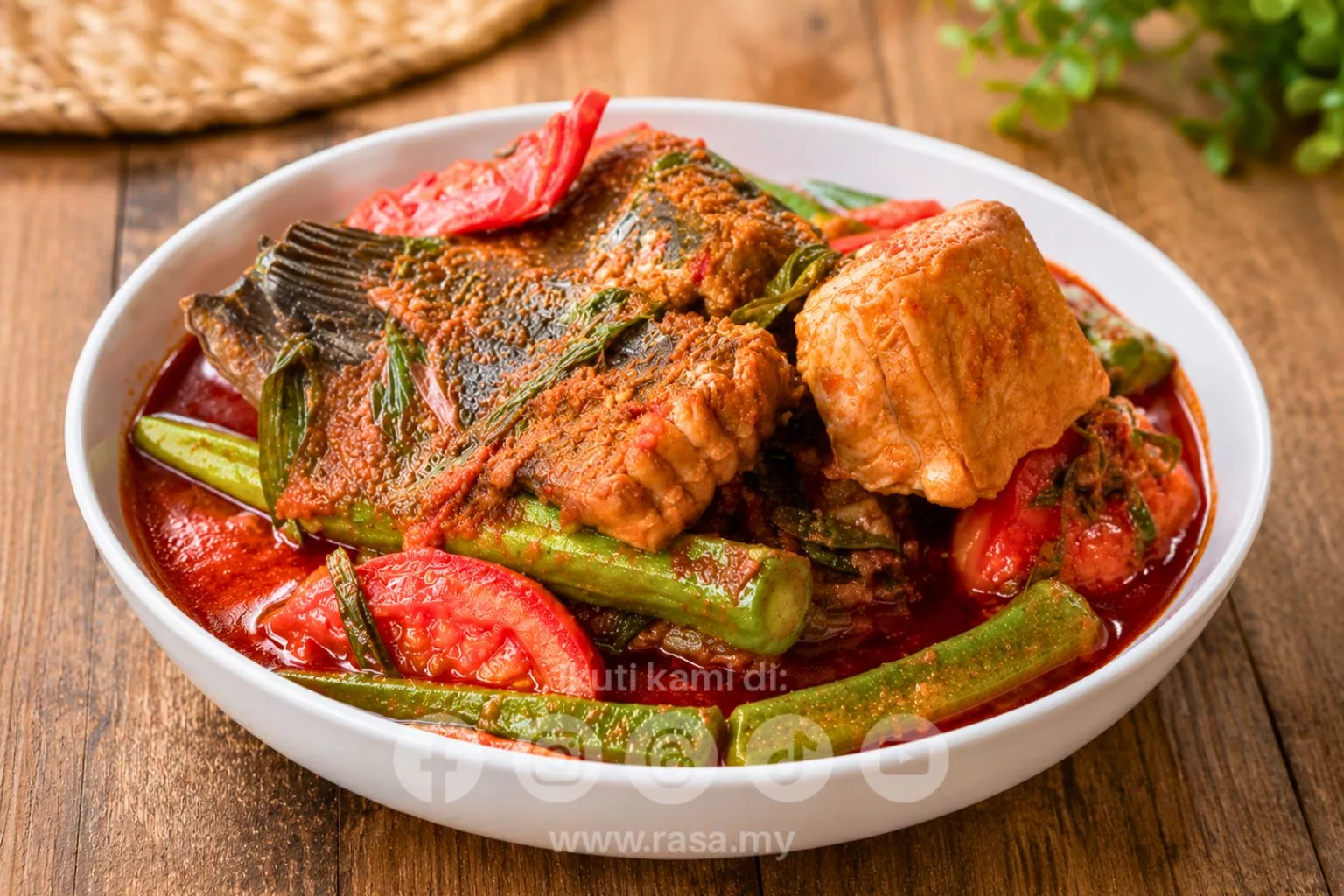 Bau Daun Kesum Je Dah Buat Lapar! Ni Resipi Asam Pedas Ikan Pari Paling Sedap