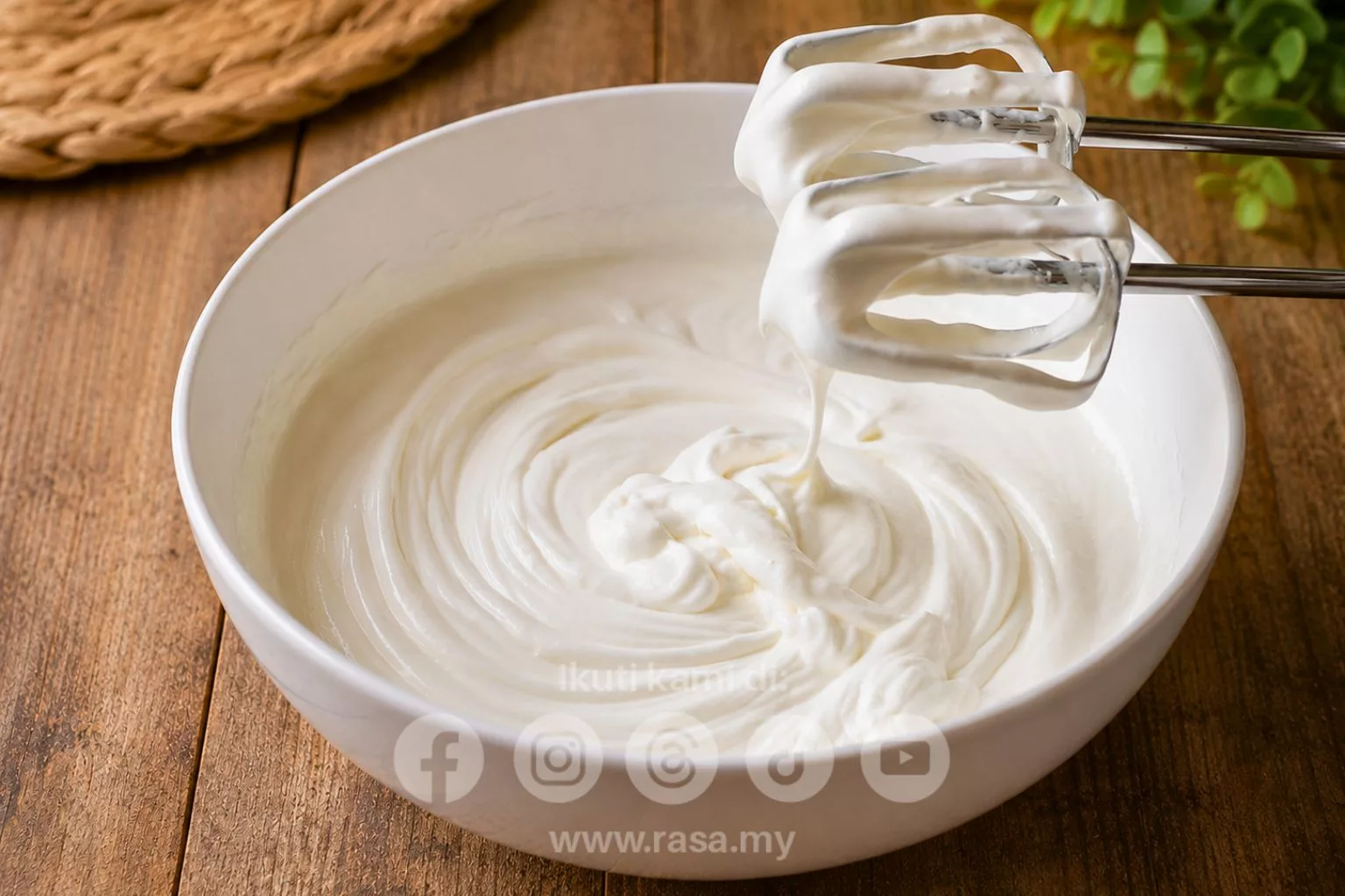 Whipping Cream Homemade Mudah, Jimat & Cepat Siap Hanya 5 Minit