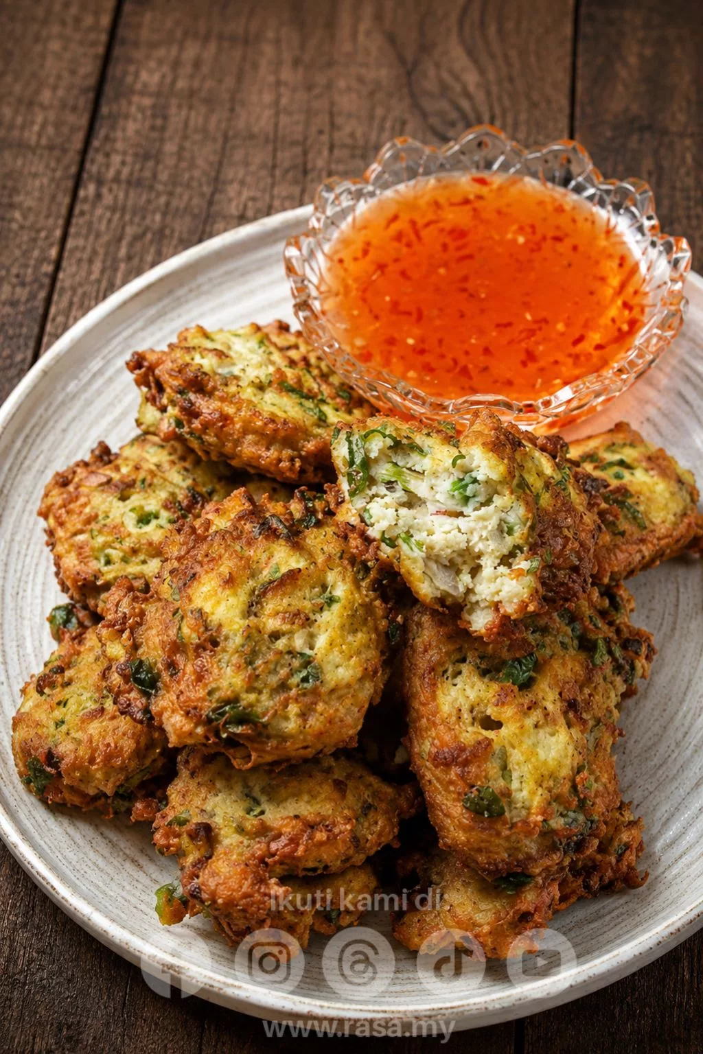 Cucur Ayam Rangup dan Menyelerakan, Resipi Mudah Power Untuk Sarapan & Minum Petang
