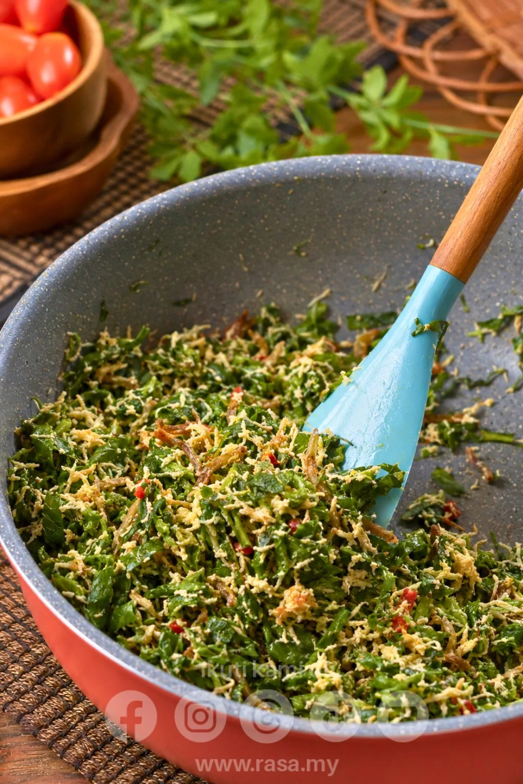 Urap Daun Pegaga Paling Sedap & Menyelerakan, Resipi Tradisional Yang Wajib Cuba