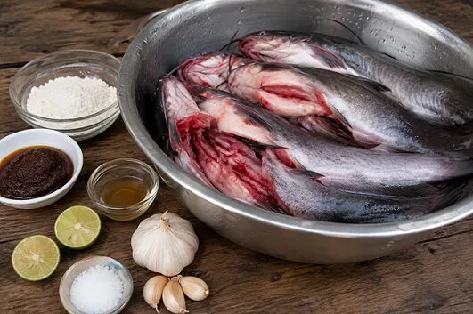 Ini 5 Bahan Dapur Berkesan Hilangkan Bau Hanyir Ikan Air Tawar