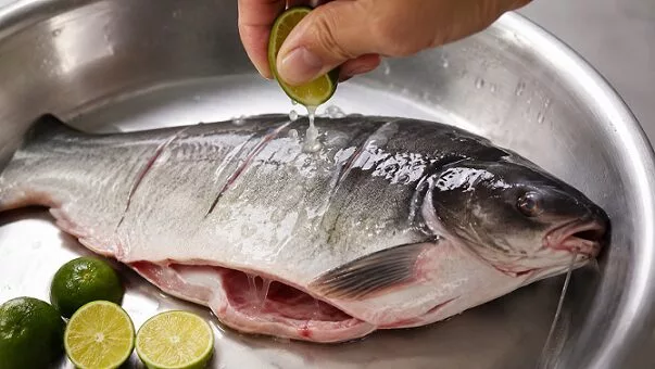 Ini 5 Bahan Dapur Berkesan Hilangkan Bau Hanyir Ikan Air Tawar 11 Ini 5 Bahan Dapur Berkesan Hilangkan Bau Hanyir Ikan Air Tawar