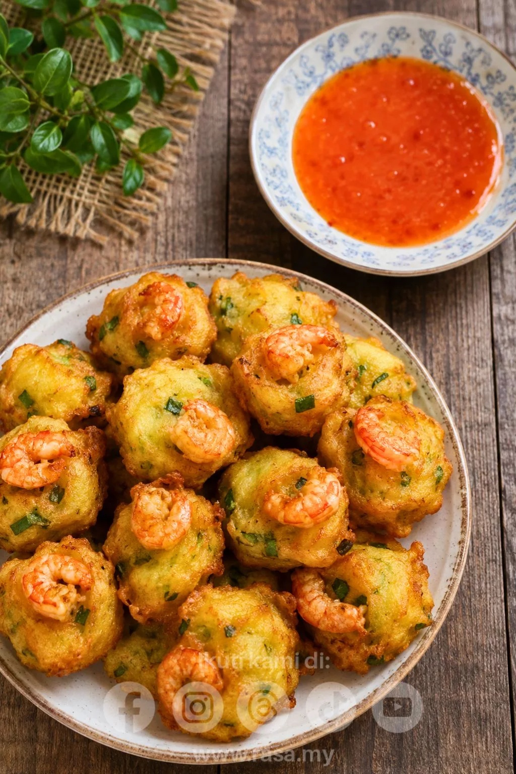 Resipi Cucur Udang Gebu Paling Sedap & Mudah, Rangup Di Luar Lembut Di Dalam 5 Resipi Cucur Udang Gebu Paling Sedap & Mudah, Rangup Di Luar Lembut Di Dalam