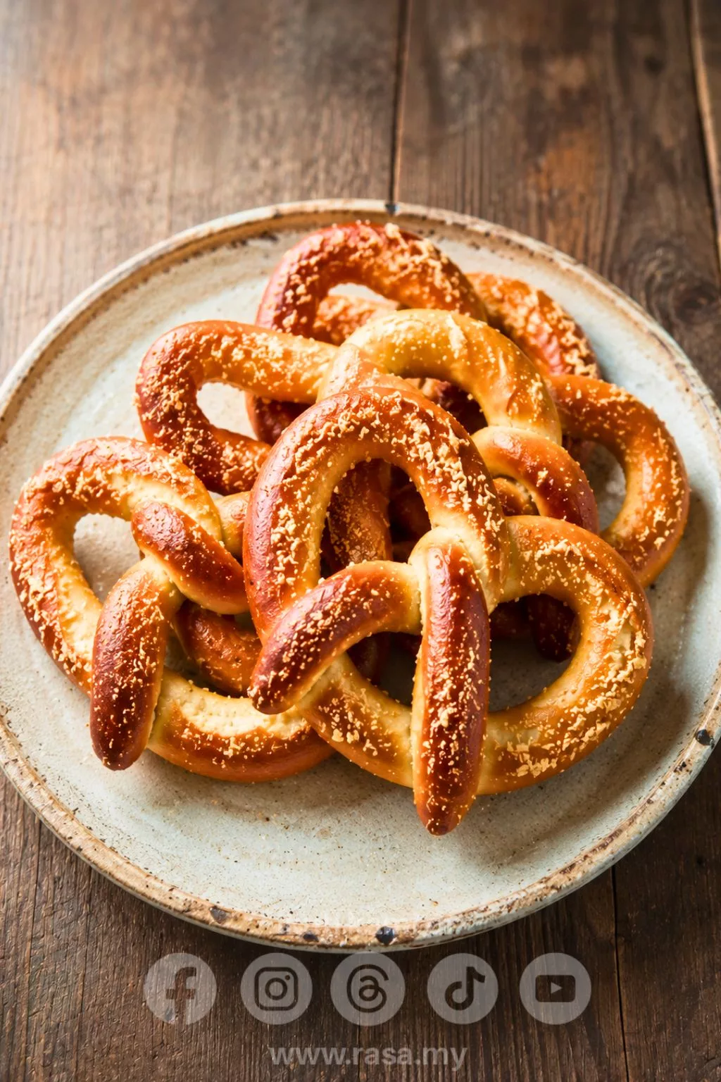 Resipi Pretzel Homemade Ala Auntie Anne Yang Lembut & Gebu, Mudah Je Buat Sendiri 5 Resipi Pretzel Homemade Ala Auntie Anne Yang Lembut & Gebu, Mudah Je Buat Sendiri