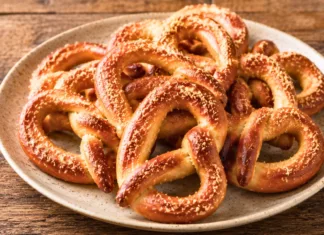 Resipi Pretzel Homemade Ala Auntie Anne Yang Lembut & Gebu, Mudah Je Buat Sendiri