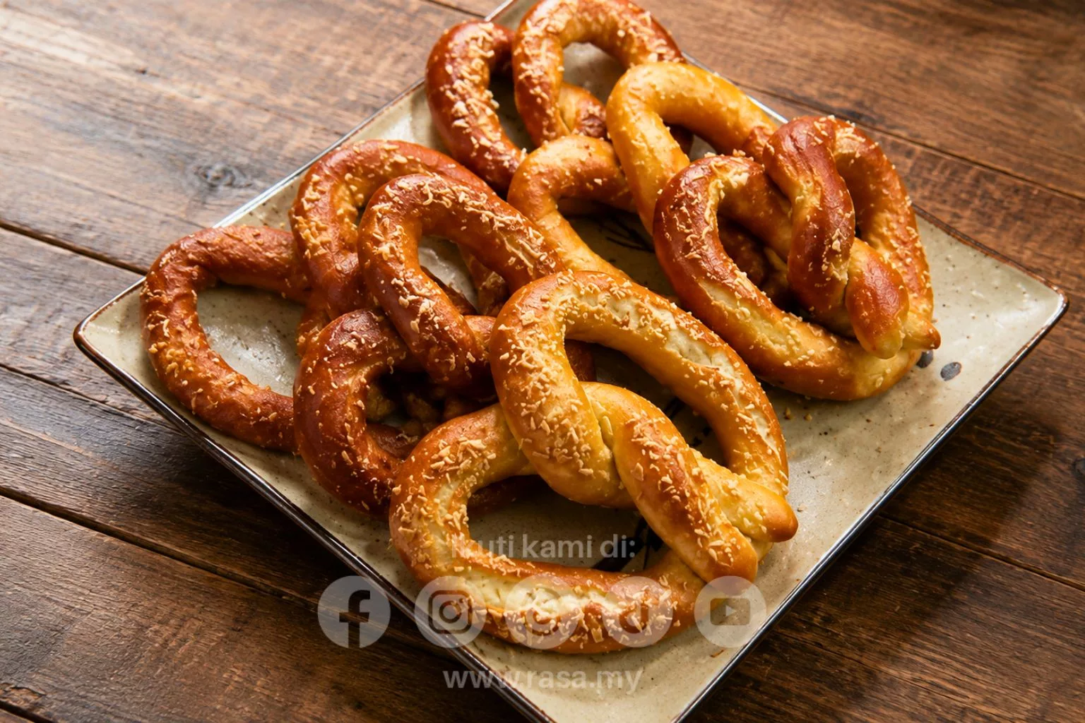 Resipi Pretzel Homemade Ala Auntie Anne Yang Lembut & Gebu, Mudah Je Buat Sendiri 8 Resipi Pretzel Homemade Ala Auntie Anne Yang Lembut & Gebu, Mudah Je Buat Sendiri