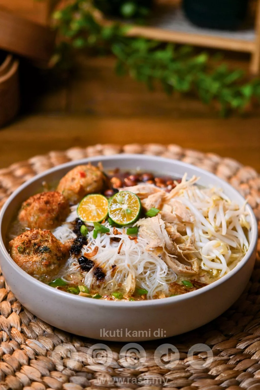 Soto Ayam Paling Sedap, Kuah Pekat Berempah & Mudah Disediakan 4 soto ayam