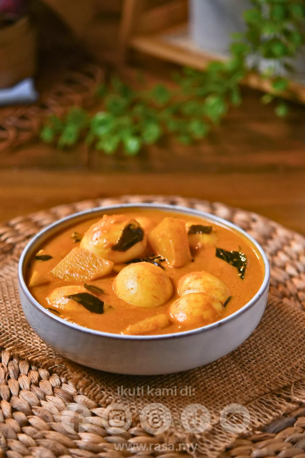 Resipi Kari Telur Kentang Sedap, Kuah Pekat Berempah Memang Padu 4 kari telur