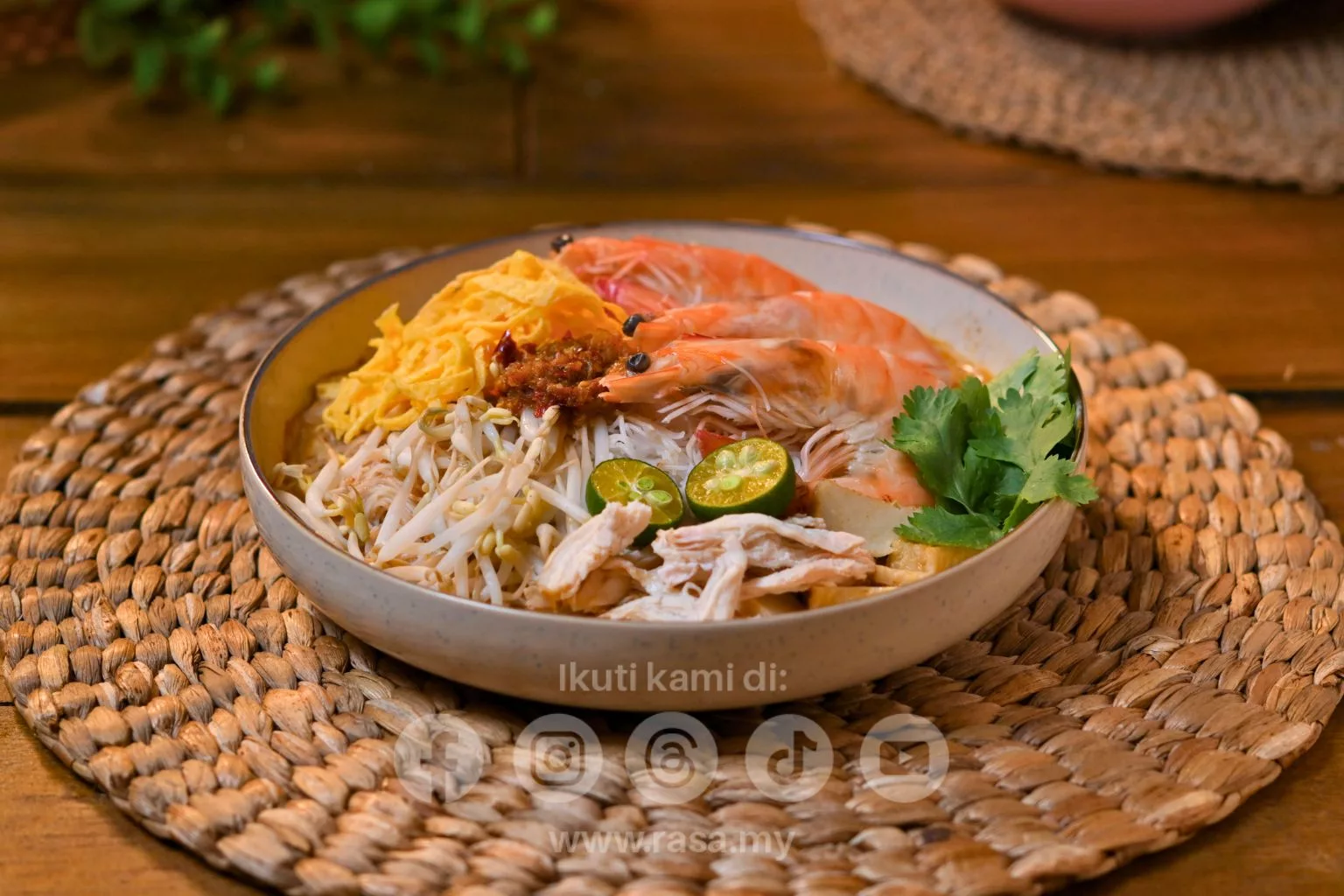 Laksa Sarawak Asli Paling Sedap, Kuah Pekat & Beraroma Memang Padu 5 Laksa Sarawak Asli Paling Sedap, Kuah Pekat & Beraroma Memang Padu