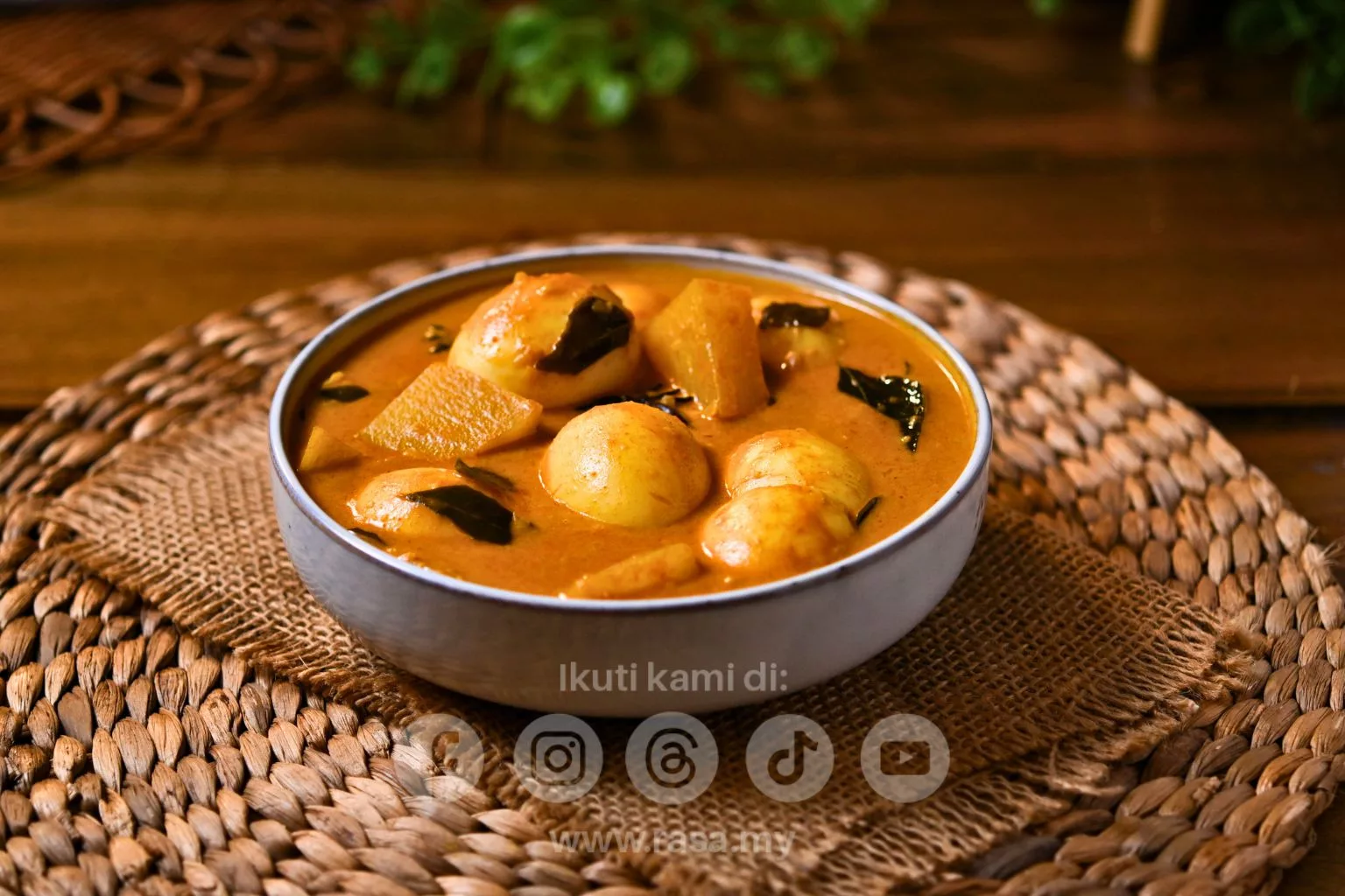 Resipi Kari Telur Kentang Sedap, Kuah Pekat Berempah Memang Padu 5 Resipi Kari Telur Kentang Sedap, Kuah Pekat Berempah Memang Padu