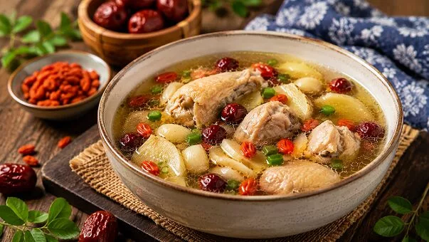 Khasiat Sup Ayam Kurma Merah & Goji Berries, Hilangkan Penat Kembalikan Tenaga!
