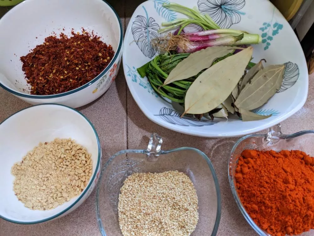 Cara Buat 'Chili Oil' Sedap, Wangi Beraroma, Tak Hangit & Tahan Lama! 3 Cara Buat 'Chili Oil' Sedap, Wangi Beraroma, Tak Hangit & Tahan Lama!