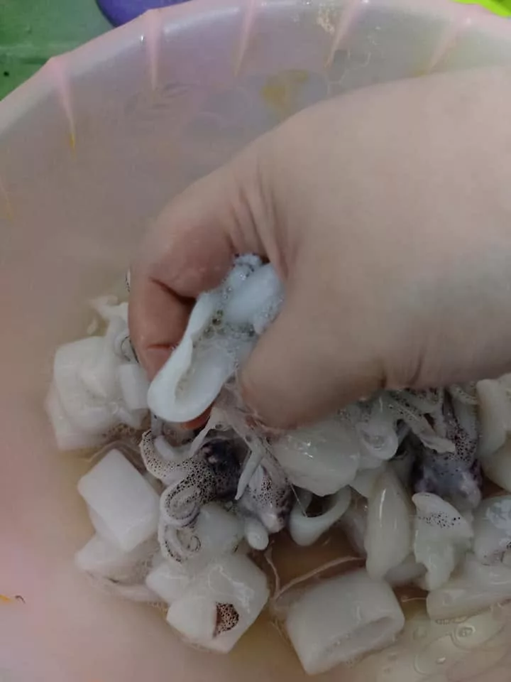 Tip Masak Sotong Jadi Pejal & Tak Berair, Ramas Dengan Garam