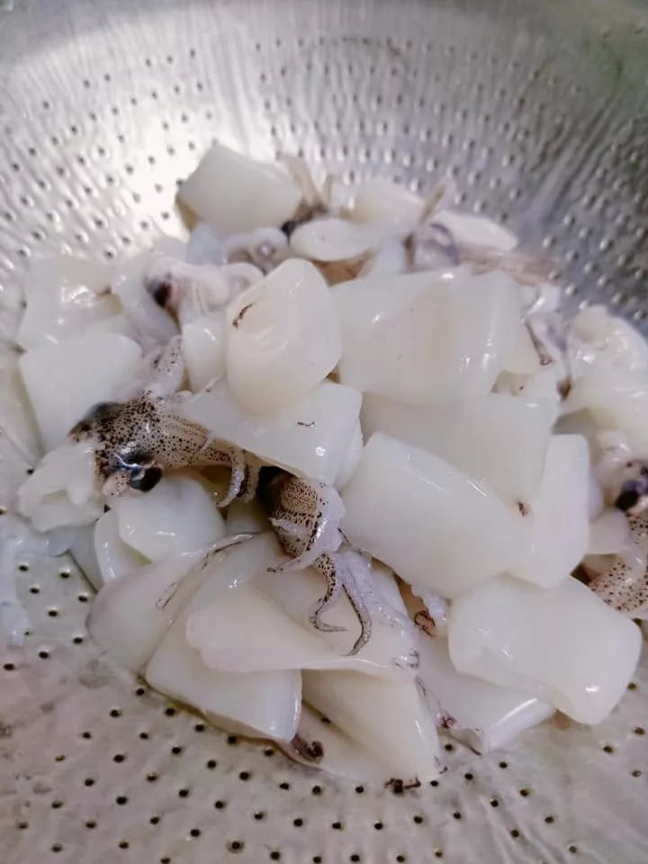 Tip Masak Sotong Jadi Pejal & Tak Berair, Ramas Dengan Garam