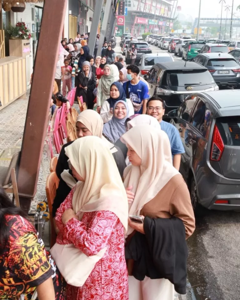 Ashhryshoshedap Terima Sijil Halal JAKIM, Ashhry Atan Buat Kejutan Belanja 1,000 Pengunjung! 6 Ashhryshoshedap Terima Sijil Halal JAKIM, Ashhry Atan Buat Kejutan Belanja 1,000 Pengunjung!