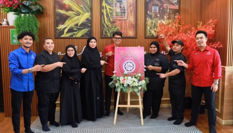 Ashhryshoshedap Terima Sijil Halal JAKIM, Ashhry Atan Buat Kejutan Belanja 1,000 Pengunjung! 5 Ashhryshoshedap Terima Sijil Halal JAKIM, Ashhry Atan Buat Kejutan Belanja 1,000 Pengunjung!