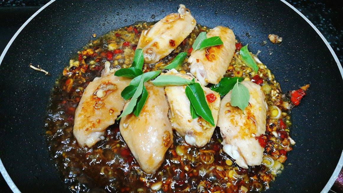 Ayam Masak Serai Ala Thai Simple Akan Buat Anda Tak Keruan