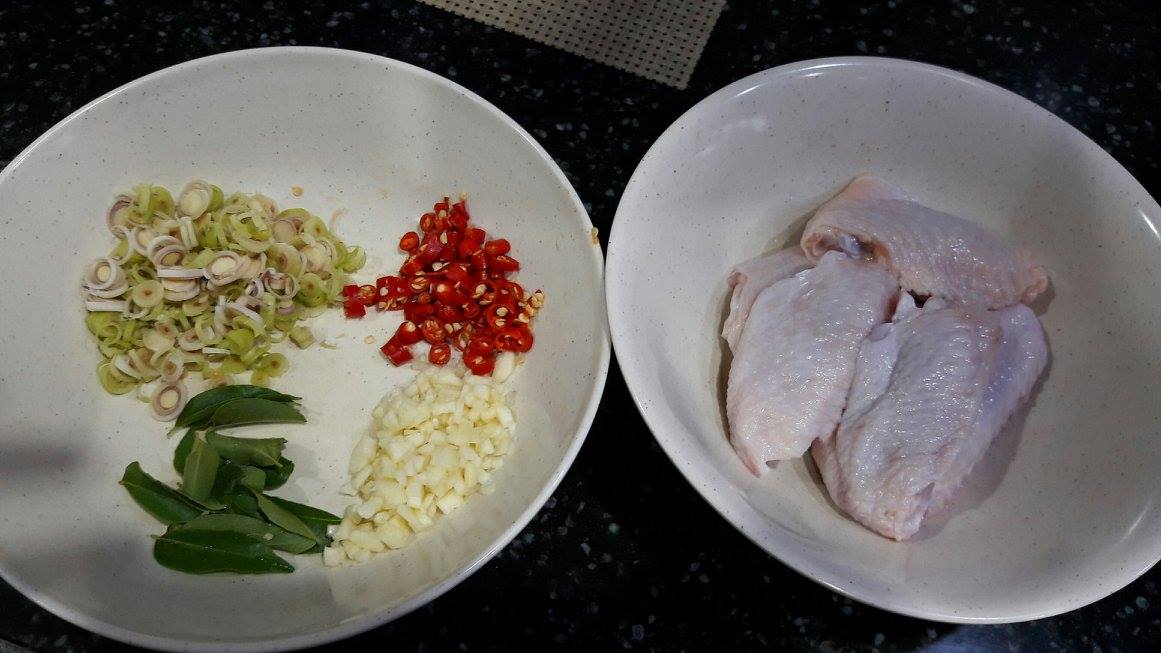 Ayam Masak Serai Ala Thai Simple Akan Buat Anda Tak Keruan