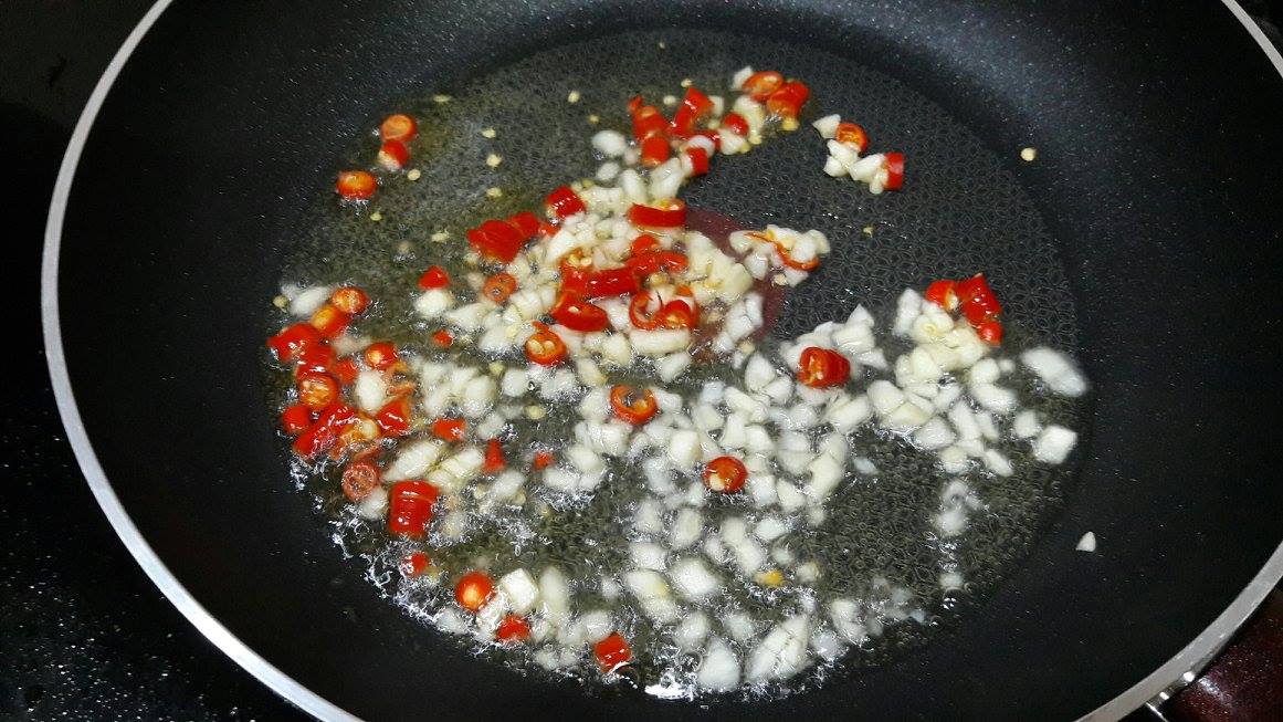 Ayam Masak Serai Ala Thai Simple Akan Buat Anda Tak Keruan