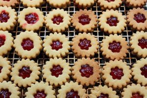 Biskut Retak Seribu & Biskut Berlubang Bukan Hanya Sekadar Hiasan Tau!